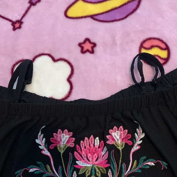 Black off the shoulder Top - Picture 2 of 5